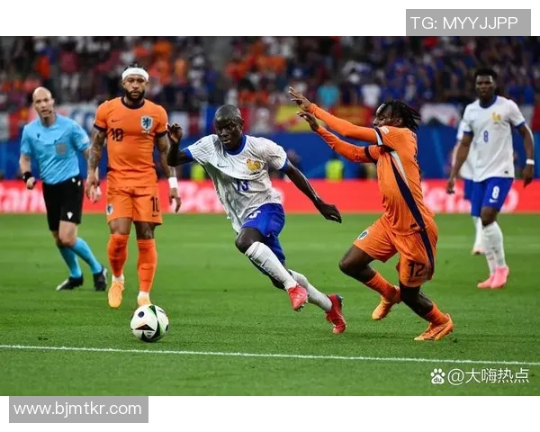 足球巨星赛前热身瞬间集锦展现力量速度与优雅结合 足球巨星赛前热身瞬间集锦展现力量速度与优雅结合