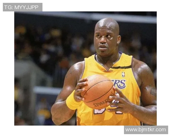 曾因踢破足球而成名的球星揭秘 他们的惊人力量与技术让人震撼