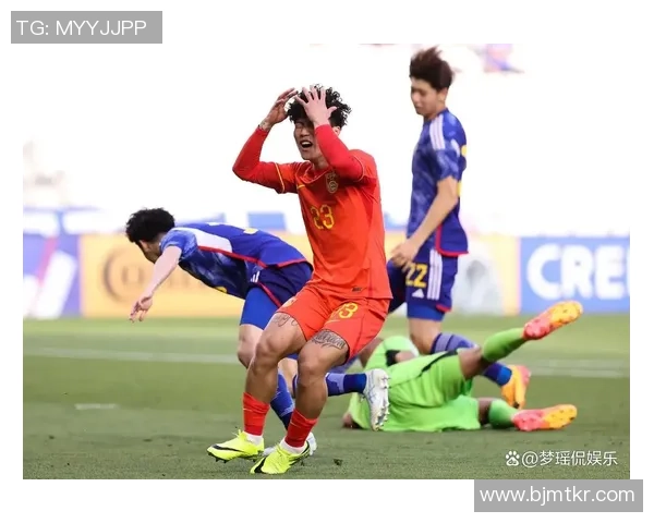 足球球星比赛中遭观众扔钱引发现场争议与体育精神讨论 足球球星比赛中遭观众扔钱引发现场争议与体育精神讨论